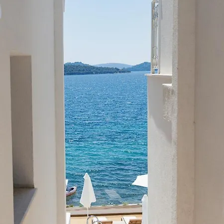 Greek House Complex B6 *