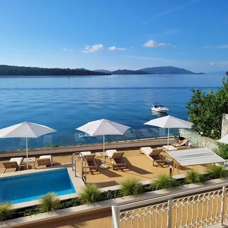 Greek House Complex B6 *