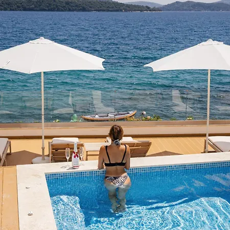Greek House Complex B6 *